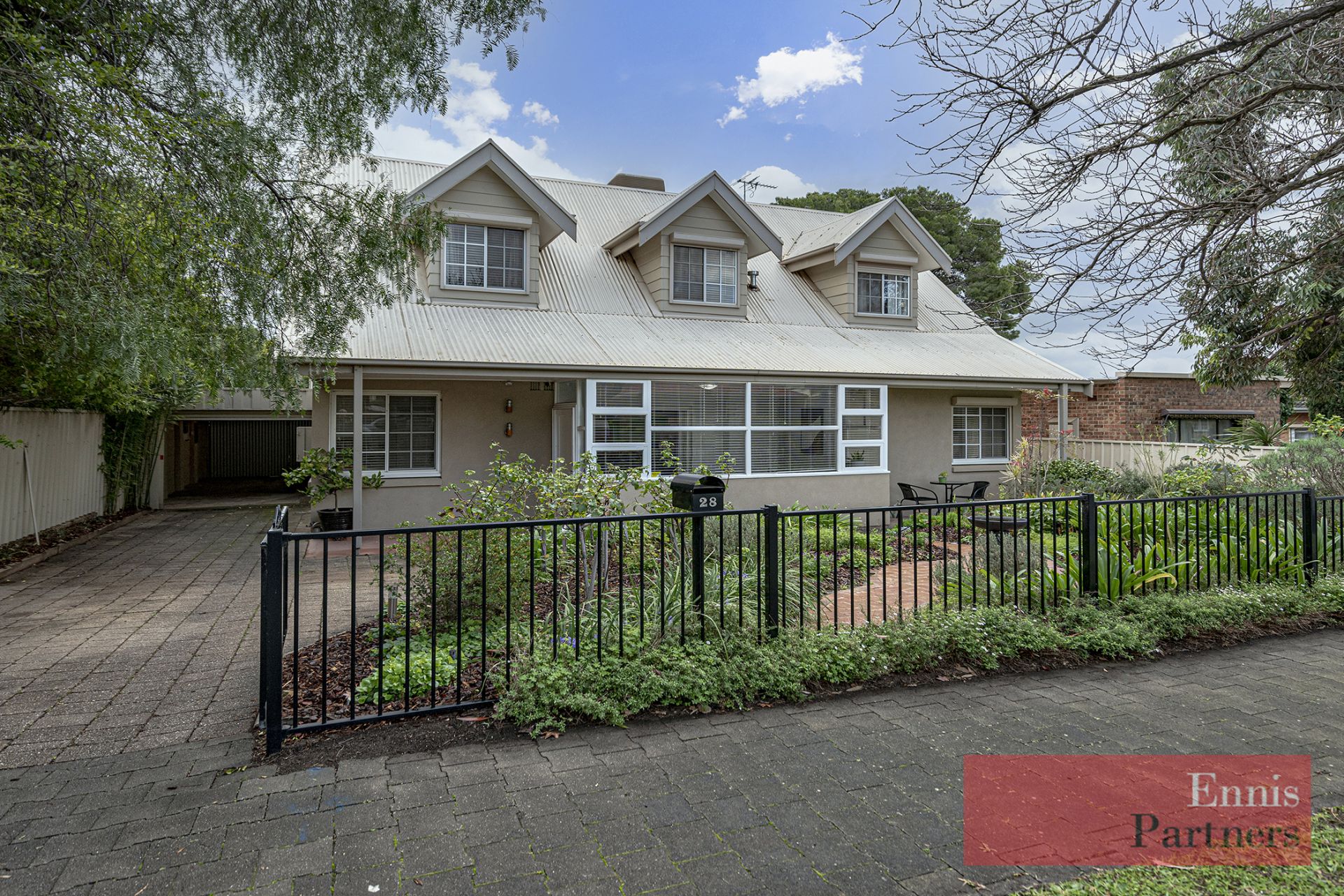 28 Ontario Avenue Panorama 5041